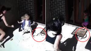 🐍 Mother's Quick Thinking Saves Daughters from Deadly Snake Attack!
